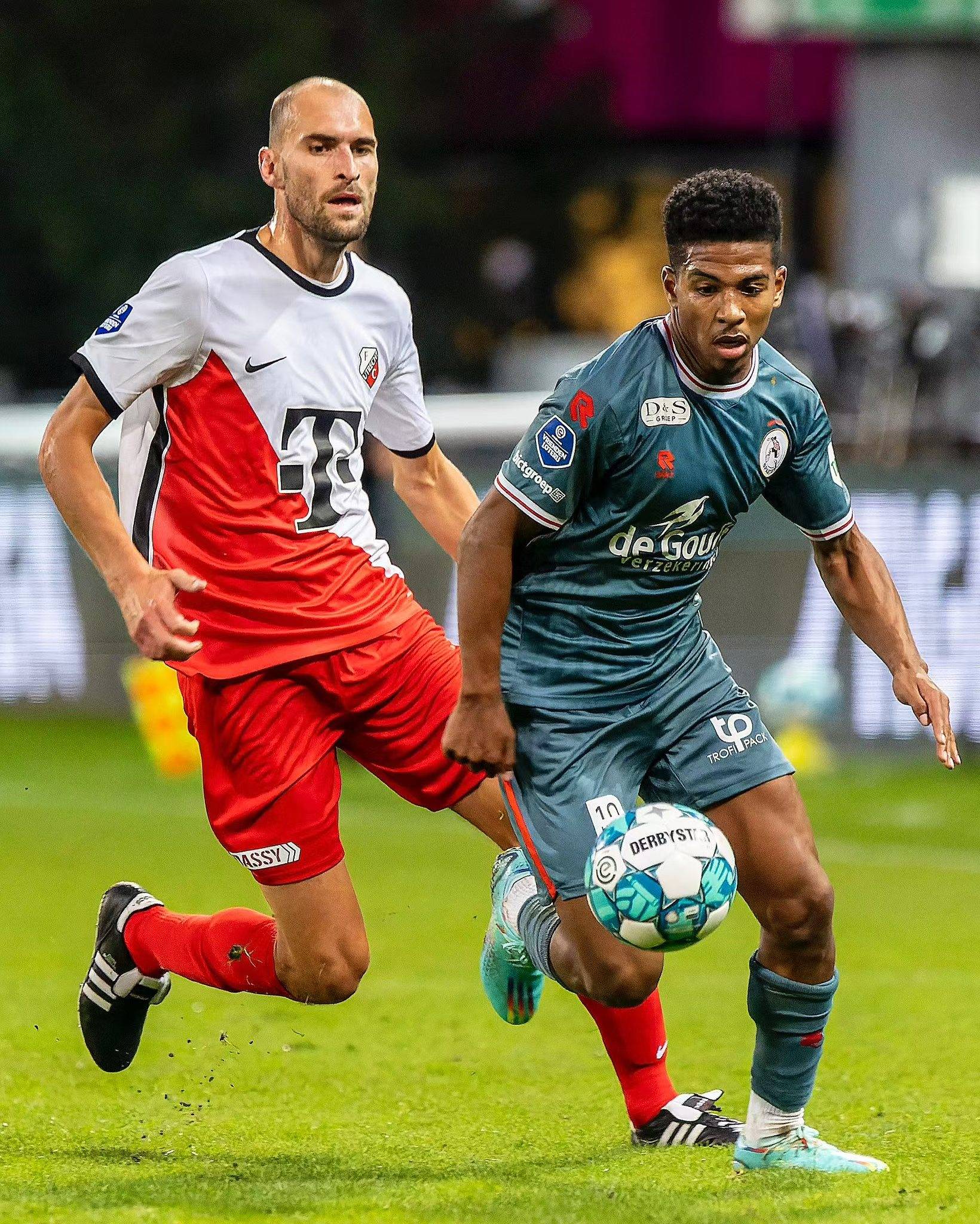 也是队内竞 也是队内竞