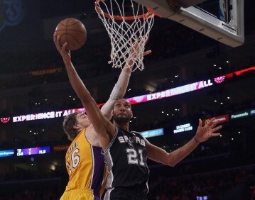 与队友们并 与队友们并